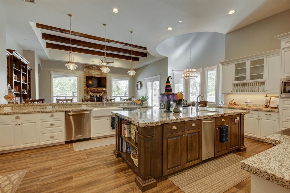 Inspiration for a transitional kitchen remodel in Phoenix