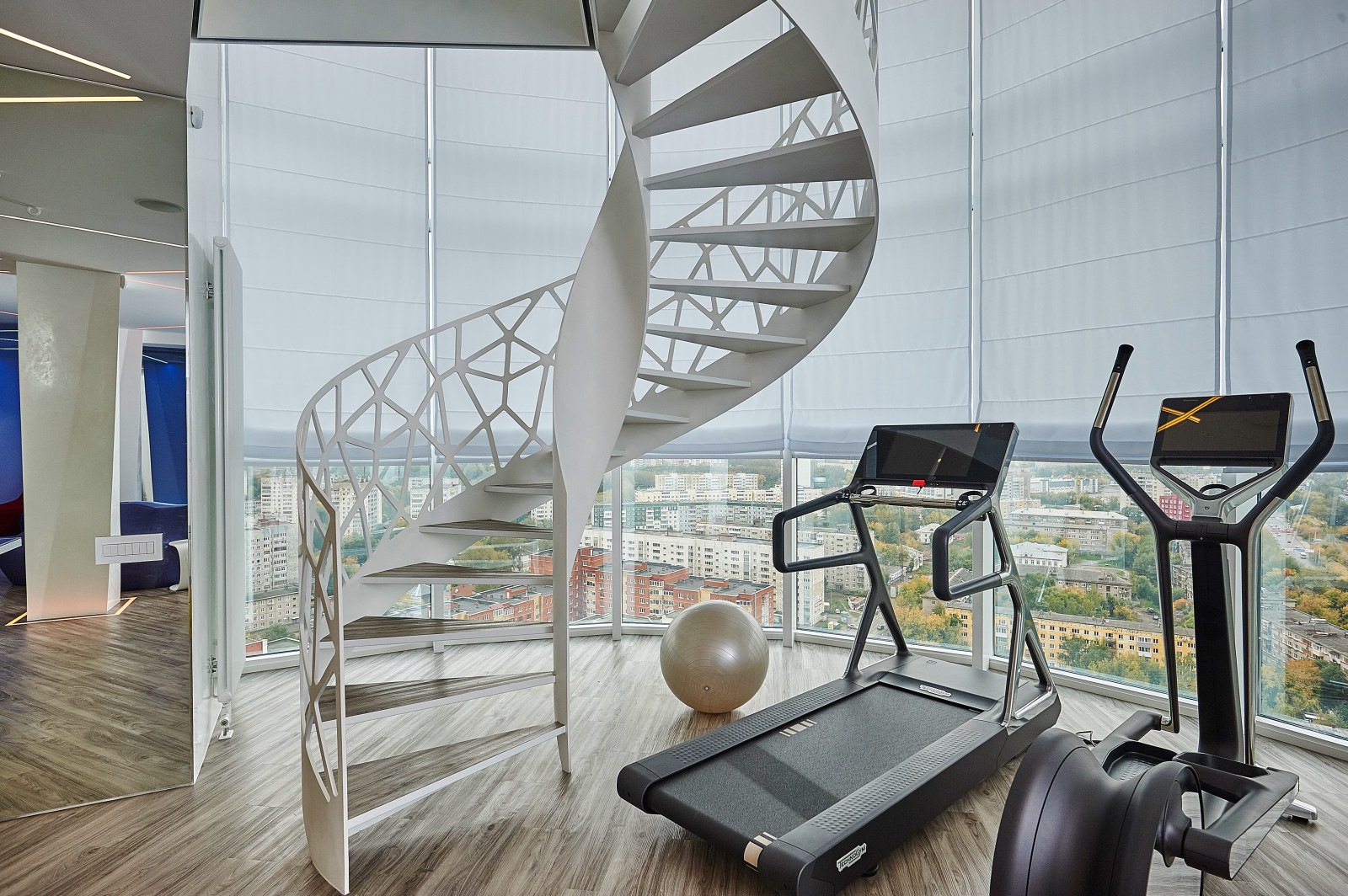 Личный тренажерный зал и СПА. Авторы дизайна Юрий и Ирина Вопшиновы