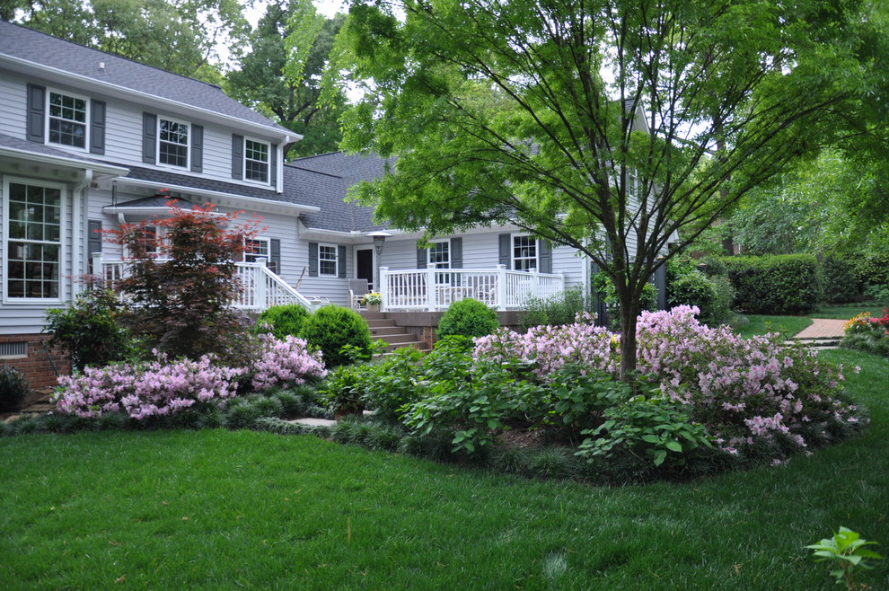 Large traditional front yard partial sun garden in Other with brick pavers and with flowerbed.