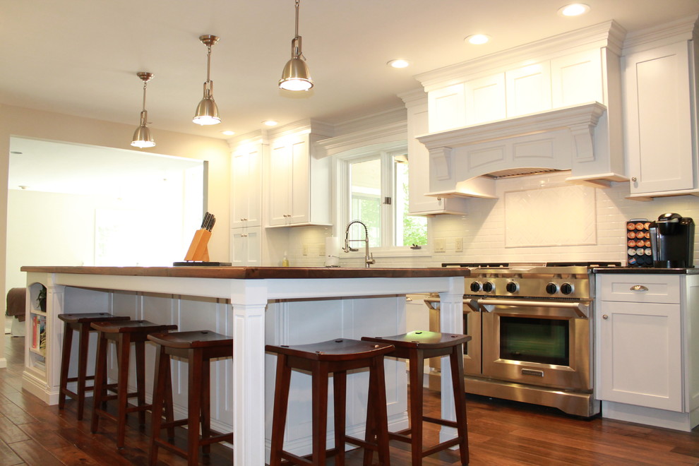Example of a transitional kitchen design in Cincinnati