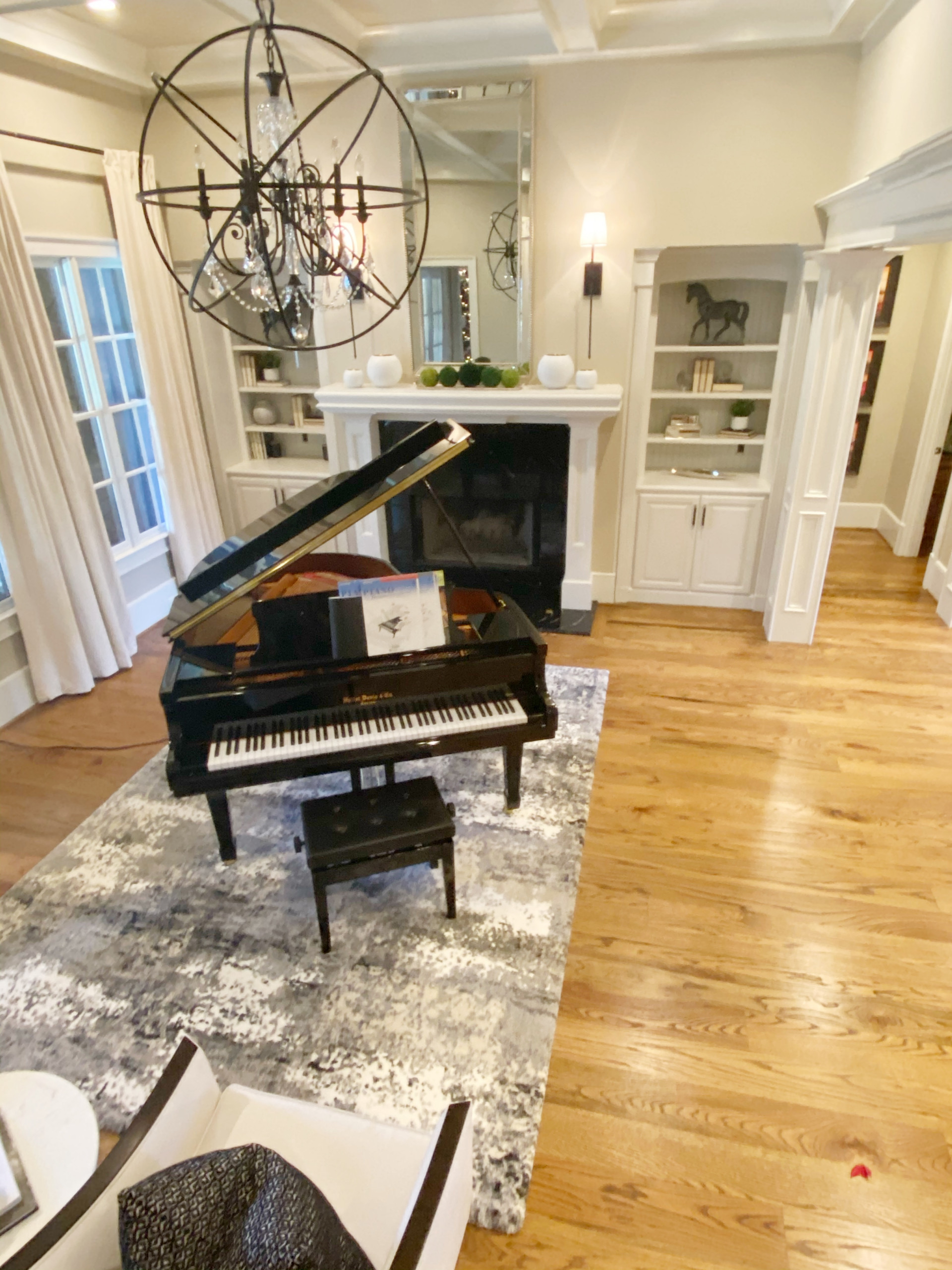 Decor & Design Piano room Marietta