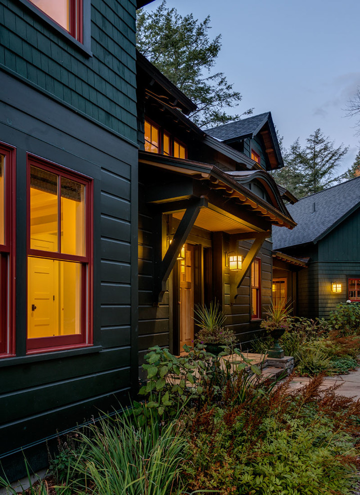 Entryway - traditional entryway idea in Burlington