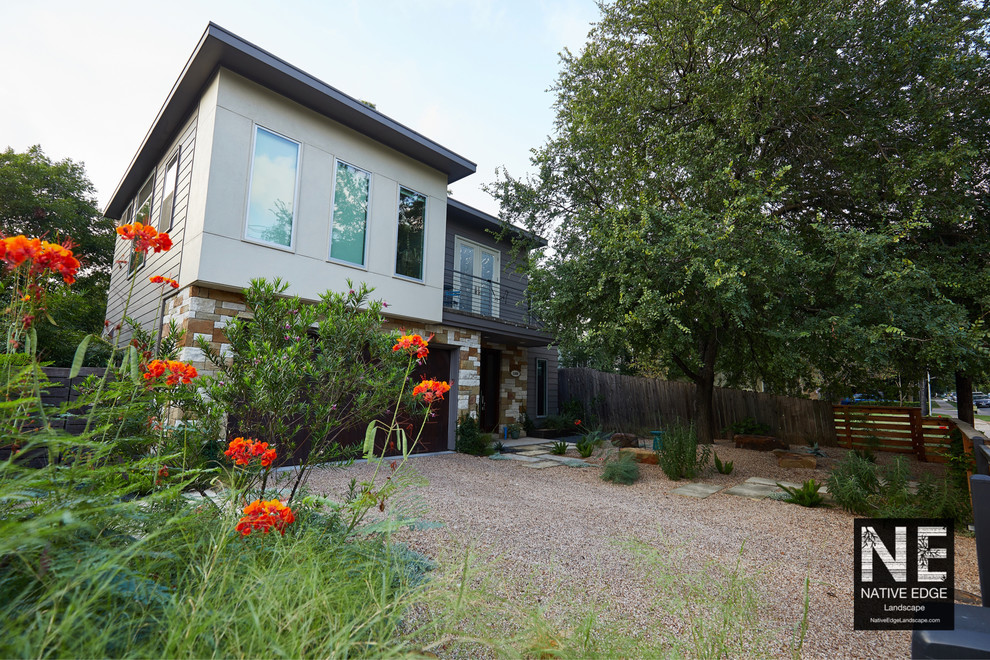 Photo of a mid-sized traditional front yard partial sun xeriscape in Austin with a garden path and gravel.