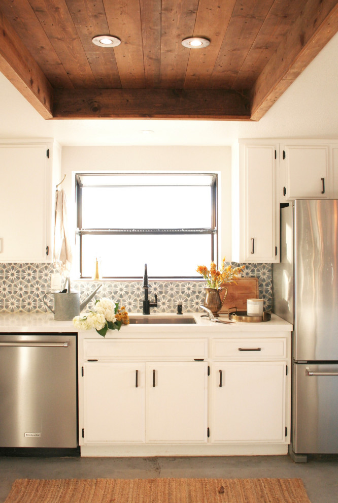 This is an example of a bohemian kitchen in Los Angeles.