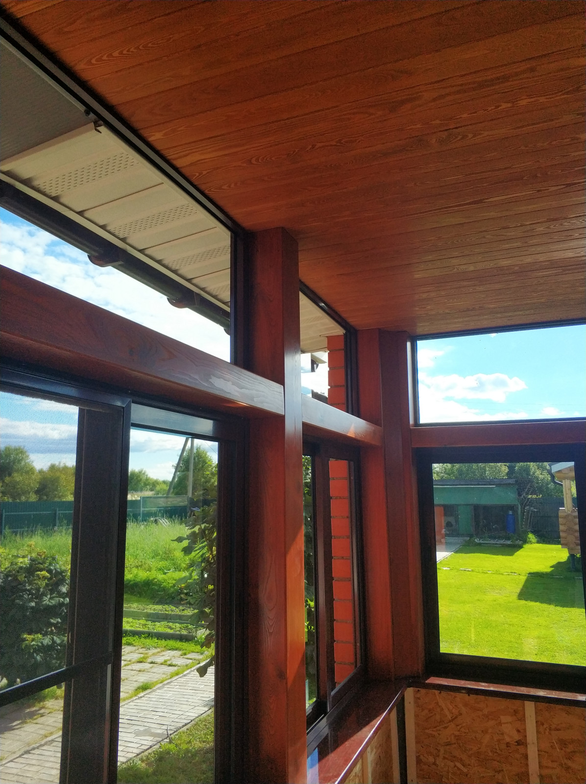 Потолок из лиственницы