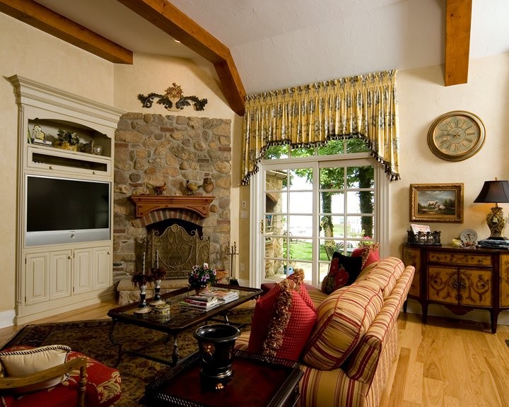 Inspiration for a family room in Cleveland with medium hardwood floors.