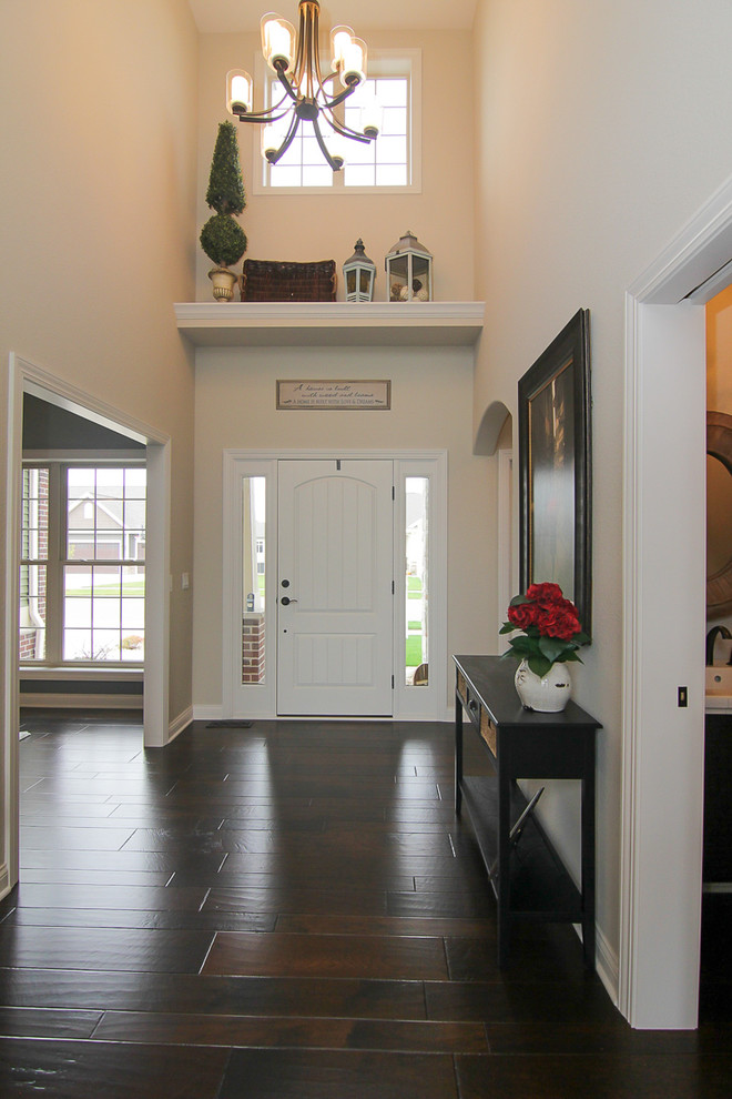 Transitional entryway photo in Milwaukee
