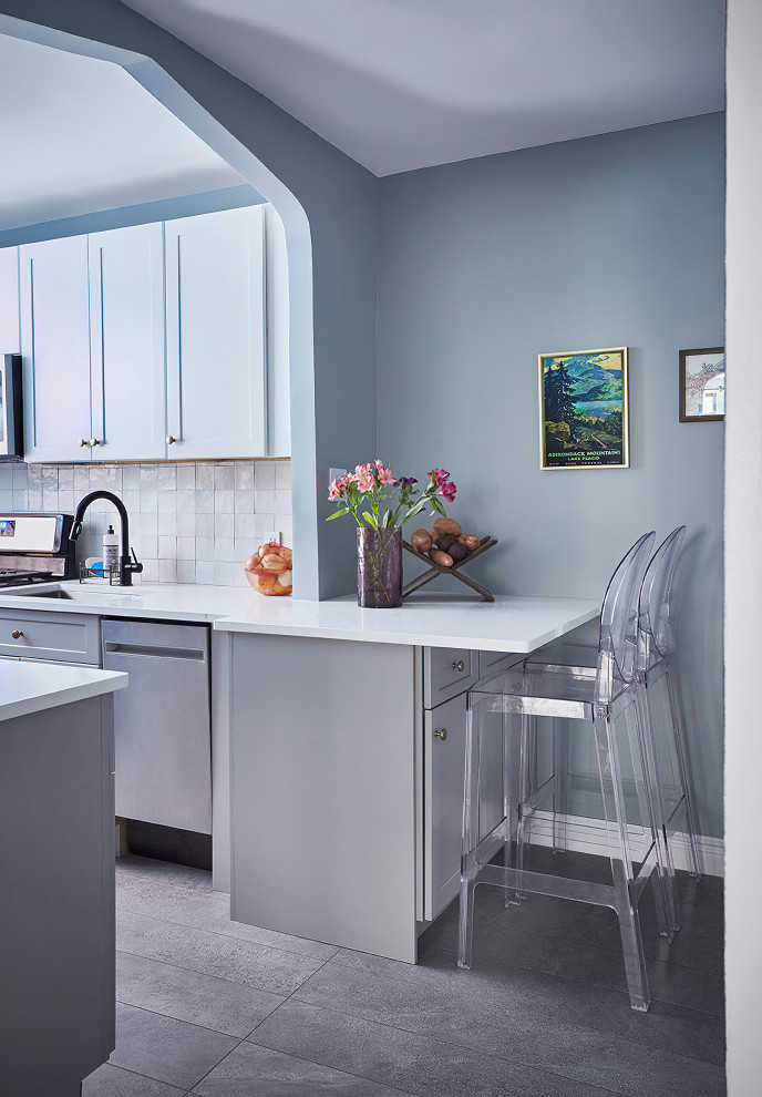 Inspiration for a transitional home design remodel in Columbus