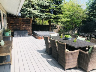 Minimalist deck photo in Calgary