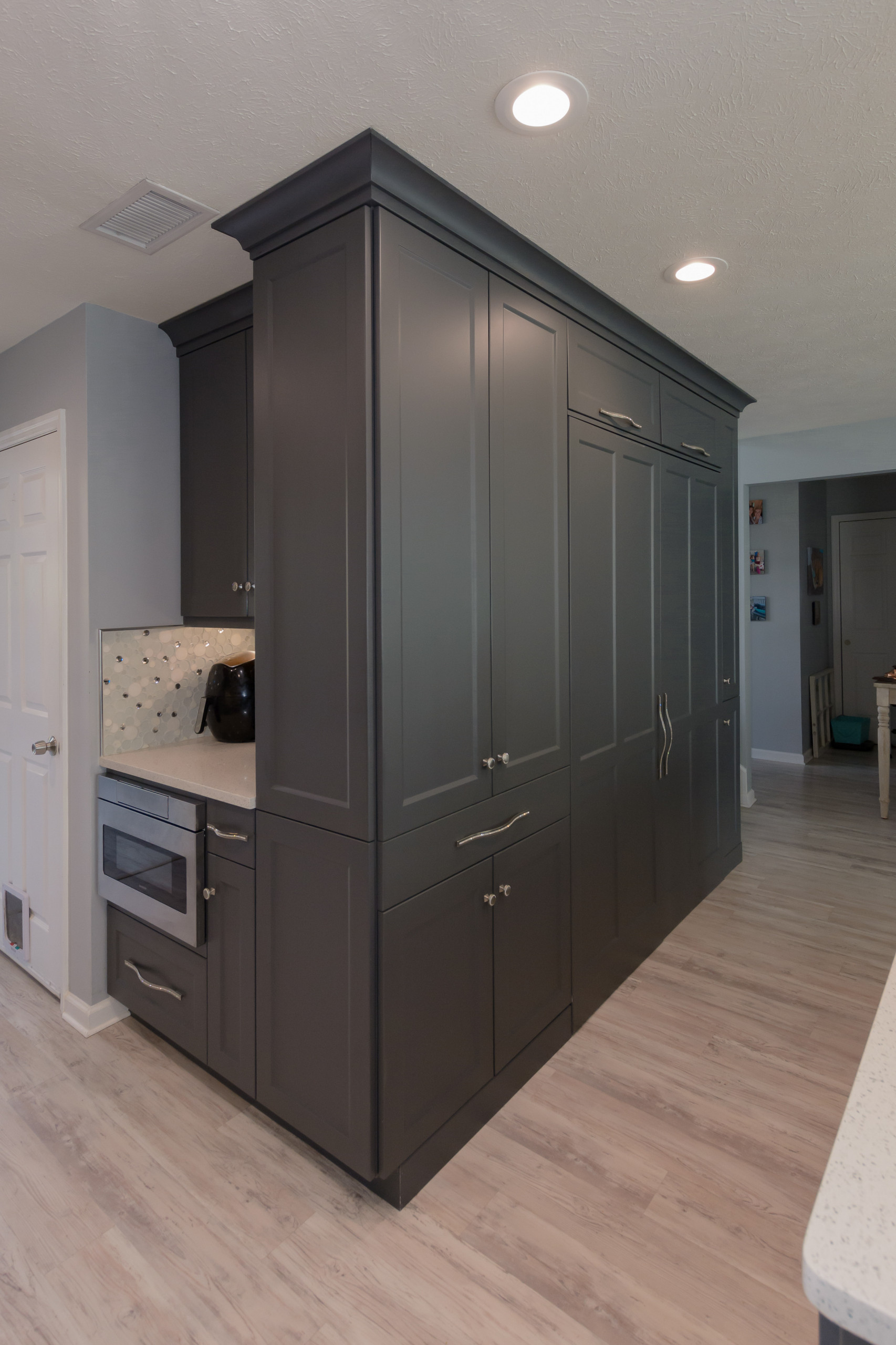 Surfside Beach Dark Kitchen with Bling