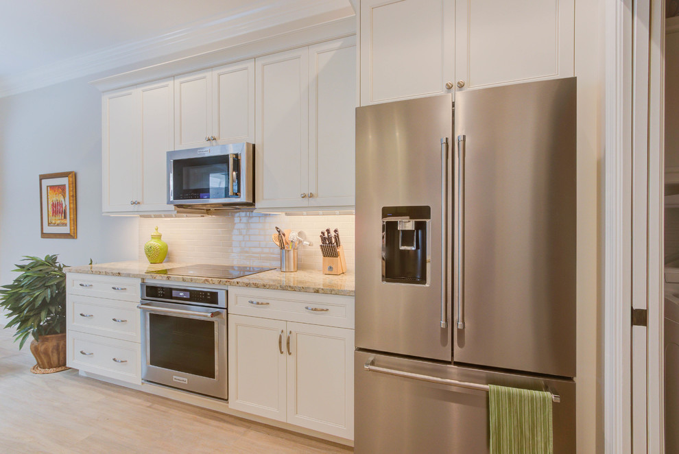 Transitional kitchen photo in Miami