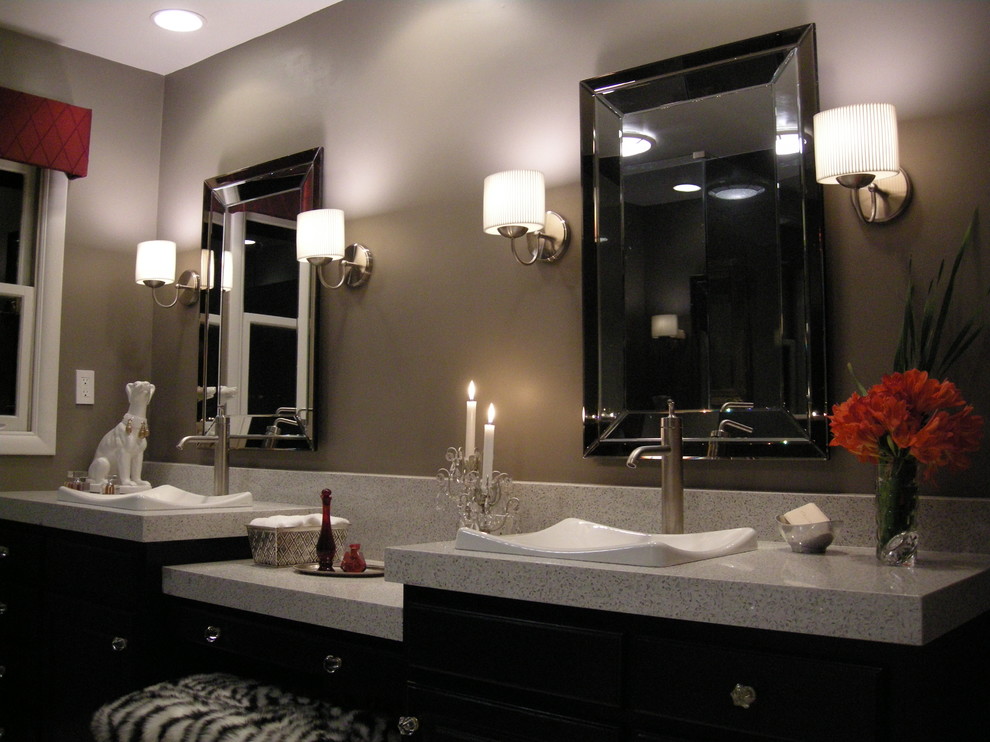 Photo of a contemporary bathroom in St Louis.