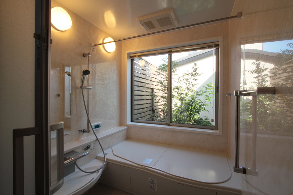 他の地域にある和風のおしゃれな浴室の写真