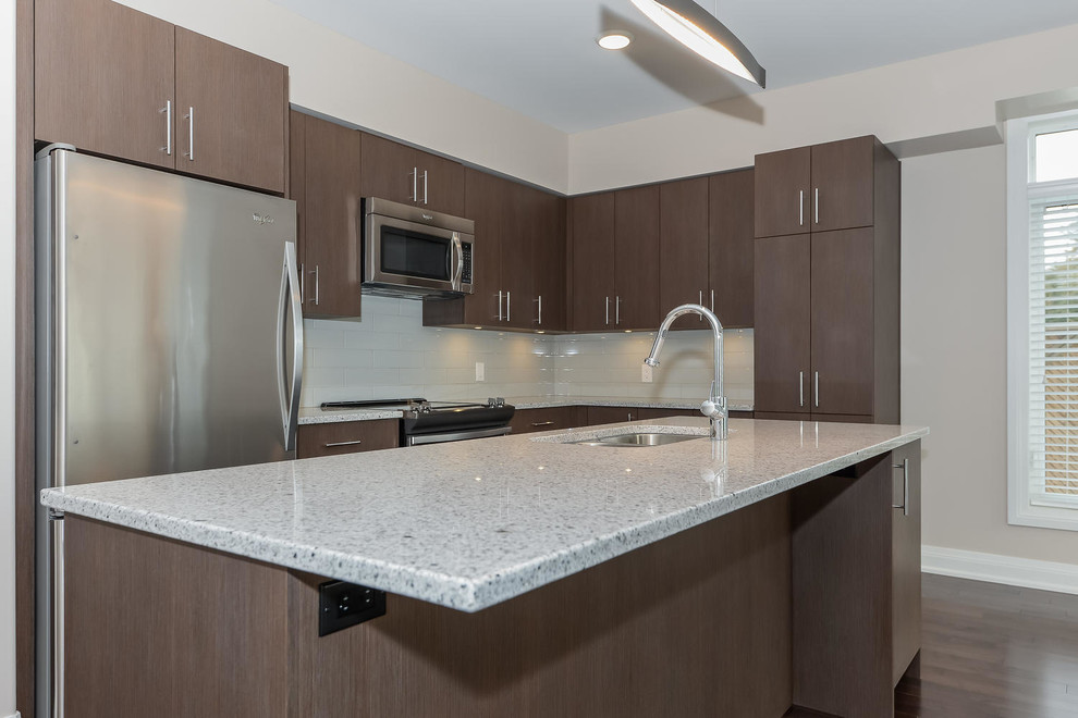 Kitchen - kitchen idea in Ottawa