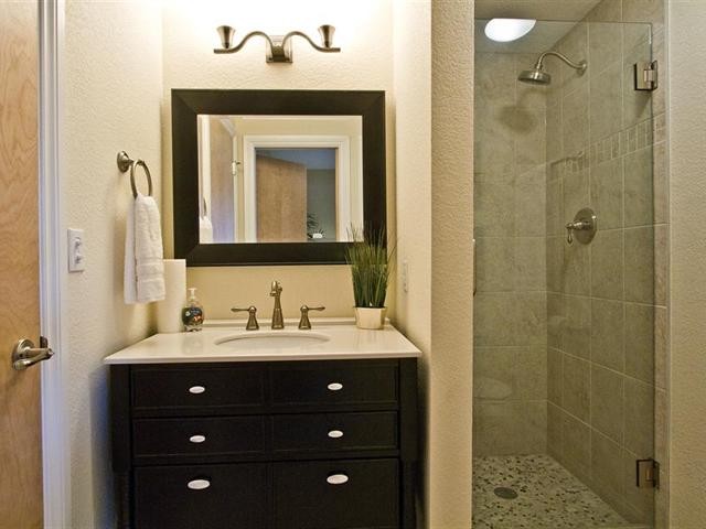Design ideas for a traditional bathroom in Denver.