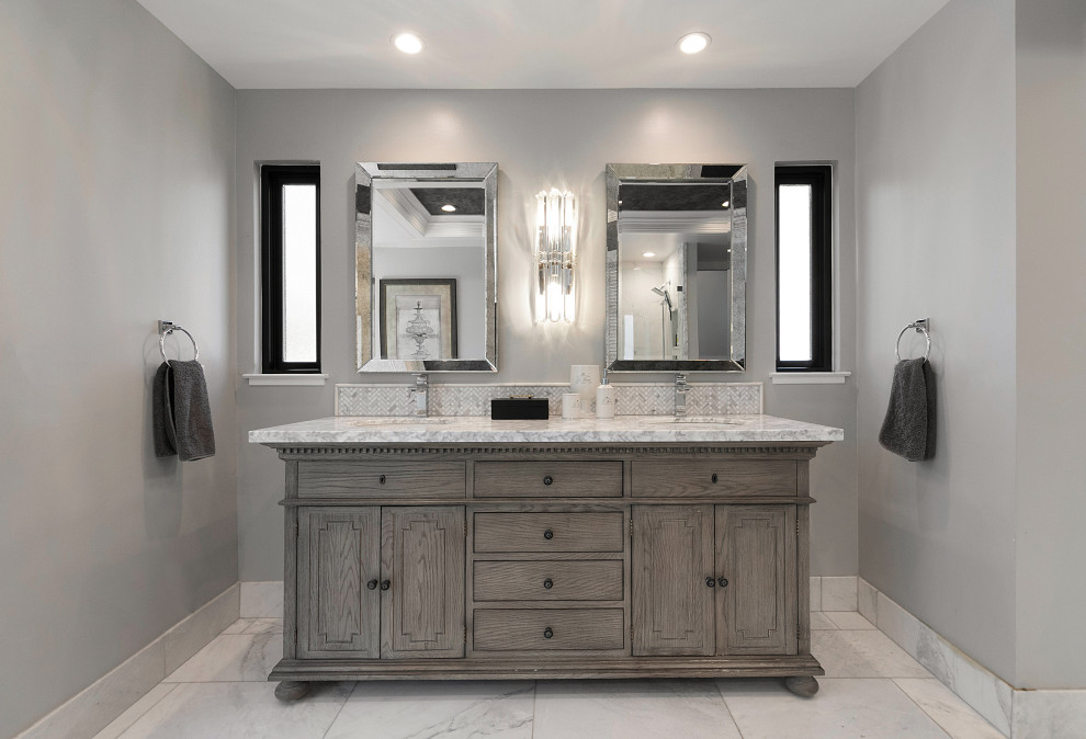 Transitional home design photo in San Francisco