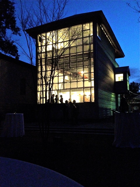 Visiting Faculty Residence moderno-facciata