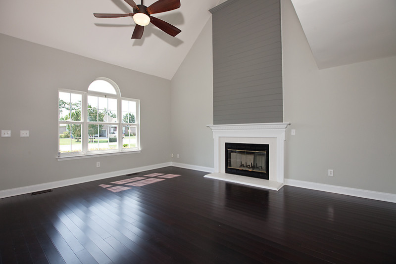 422 N Colony