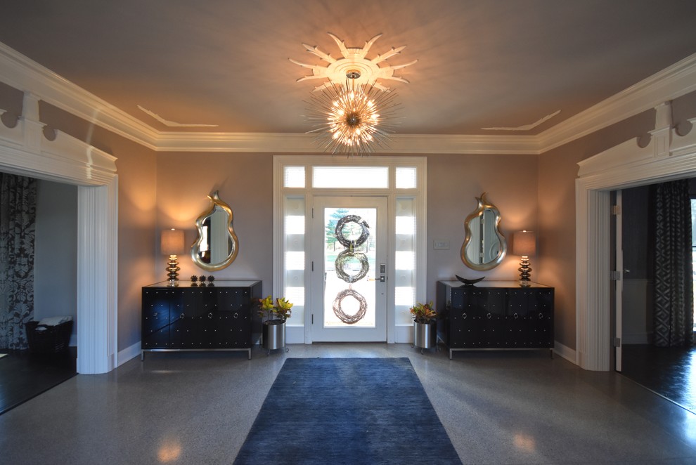 Photo of a transitional foyer in St Louis.