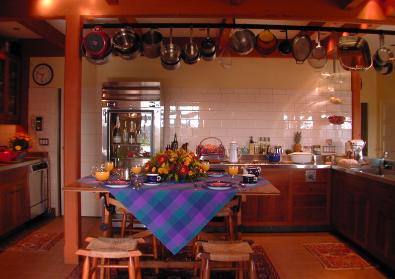 Kitchen - transitional kitchen idea in Boston