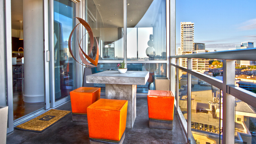 Design ideas for a modern patio in Dallas.