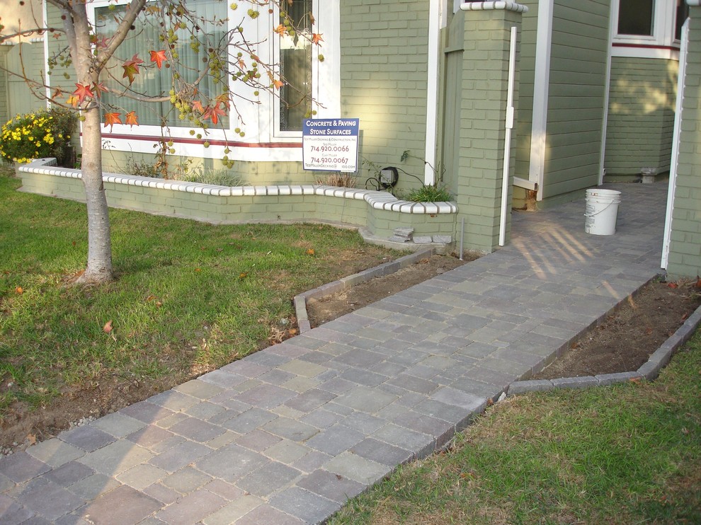 Transitional entryway photo in Orange County