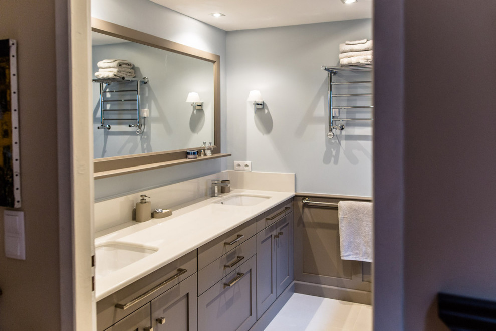 This is an example of a mid-sized transitional master bathroom in Lyon with beaded inset cabinets, brown cabinets, mirror tile, white walls, an integrated sink, marble benchtops and beige floor.
