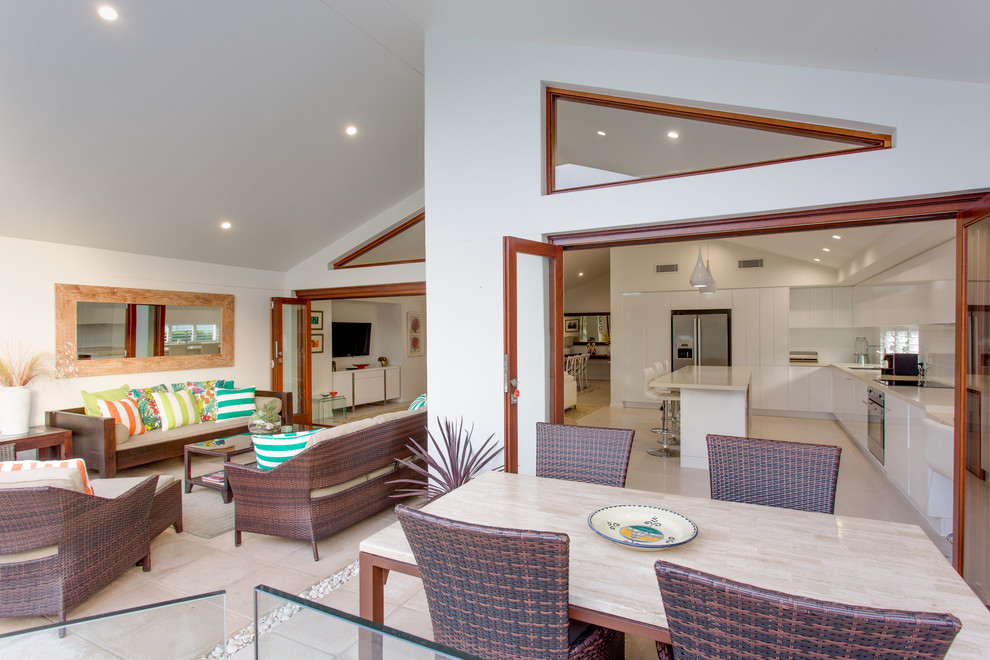 Photo of a beach style patio in Gold Coast - Tweed.
