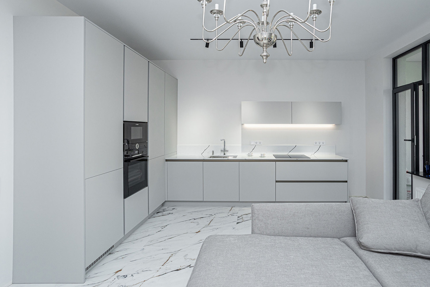 Белая кухня по последним трендам