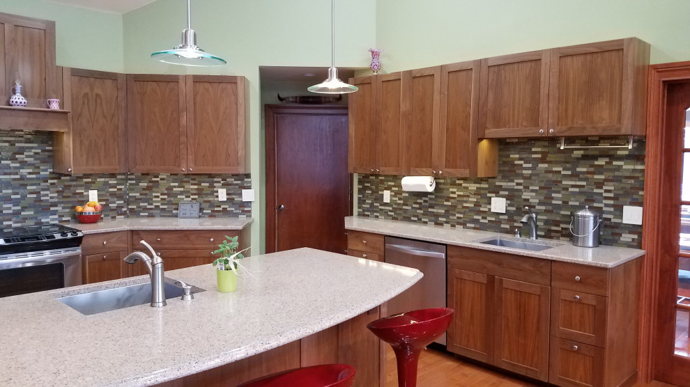 Example of a transitional kitchen design in Cedar Rapids