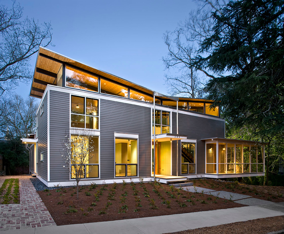 Design ideas for a mid-sized contemporary two-storey grey house exterior in Atlanta.