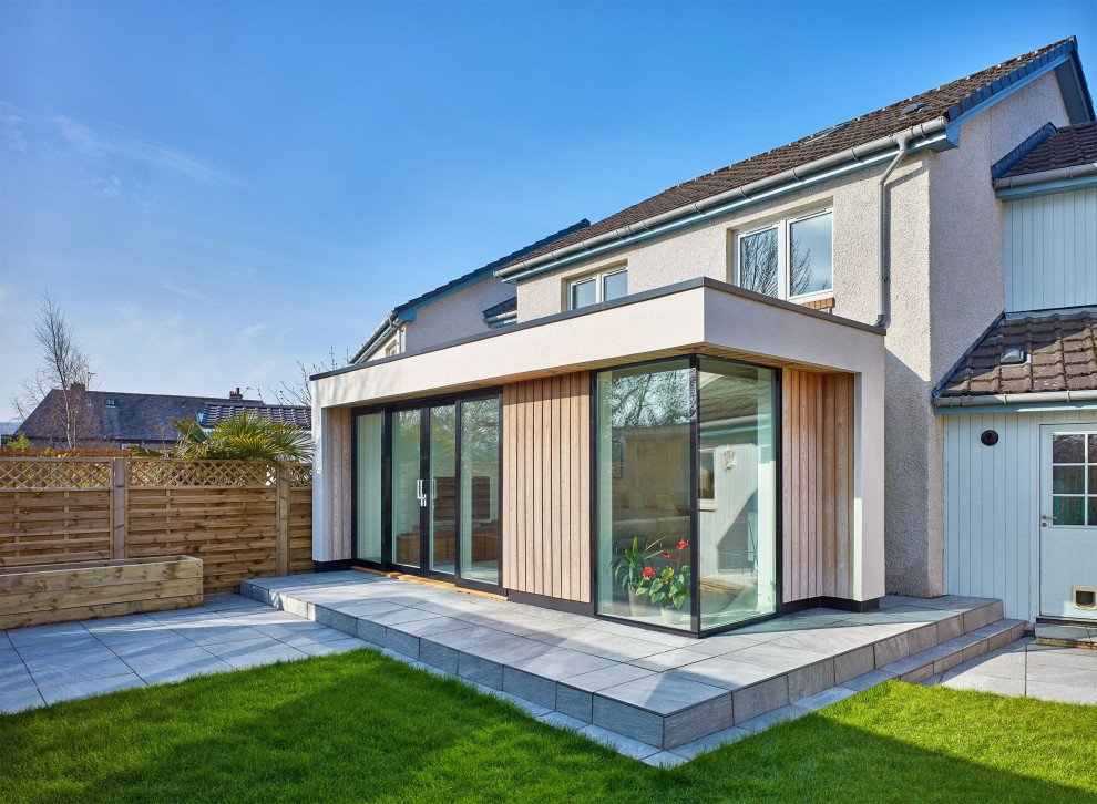 Small contemporary one-storey glass townhouse exterior in Edinburgh with a flat roof.