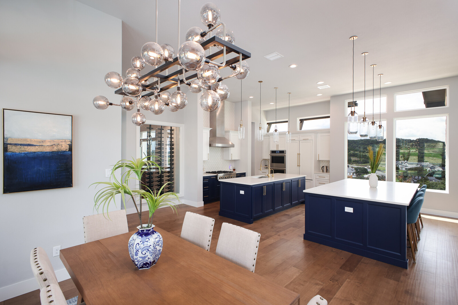 Modern: 4,950 ft², 4 BR/4 BA/2 ST home