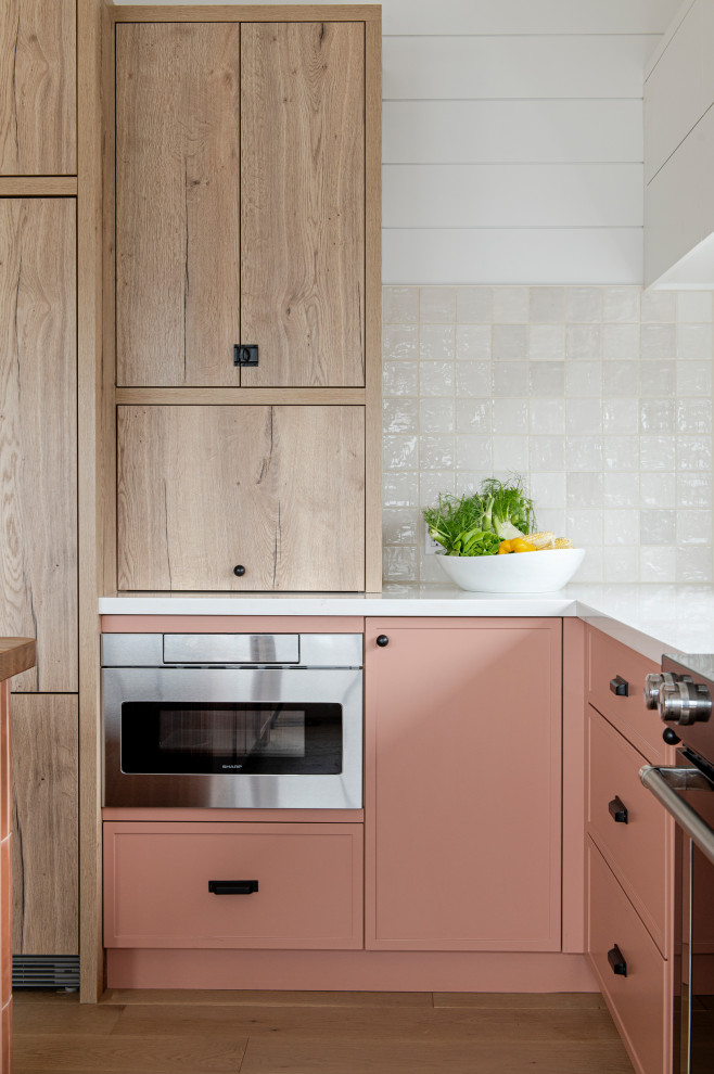 Mountain style kitchen photo in Toronto