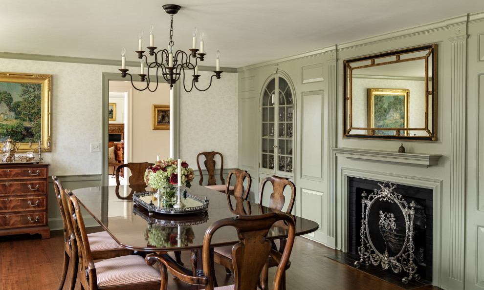 Traditional dining room in New York with a dado rail.