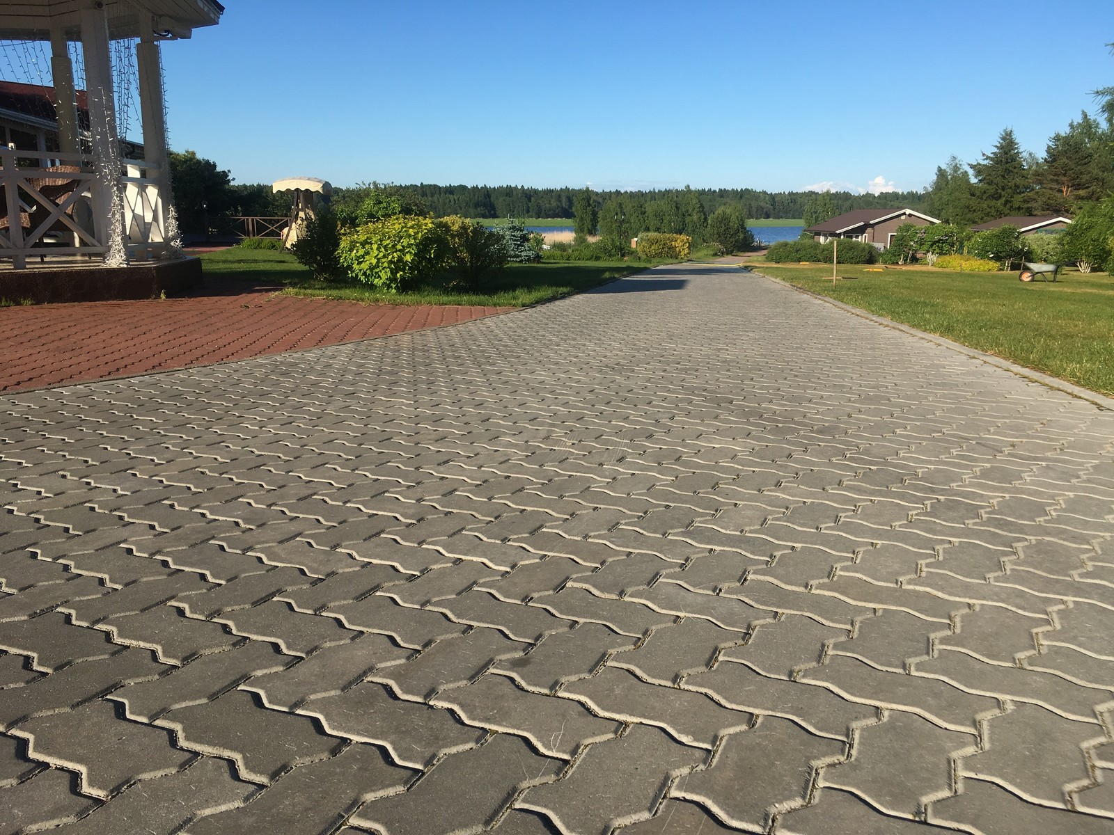 Устройство плиточного мощения