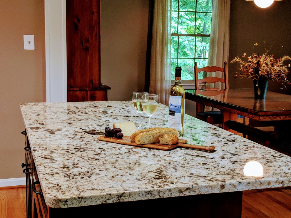 Kitchen - transitional kitchen idea in DC Metro