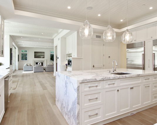 Photo of a transitional kitchen in Los Angeles.