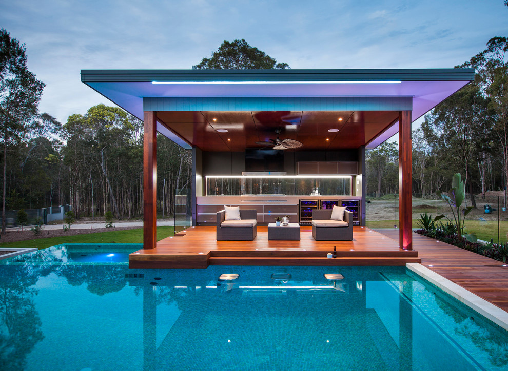 Inspiration for a modern patio in Brisbane.