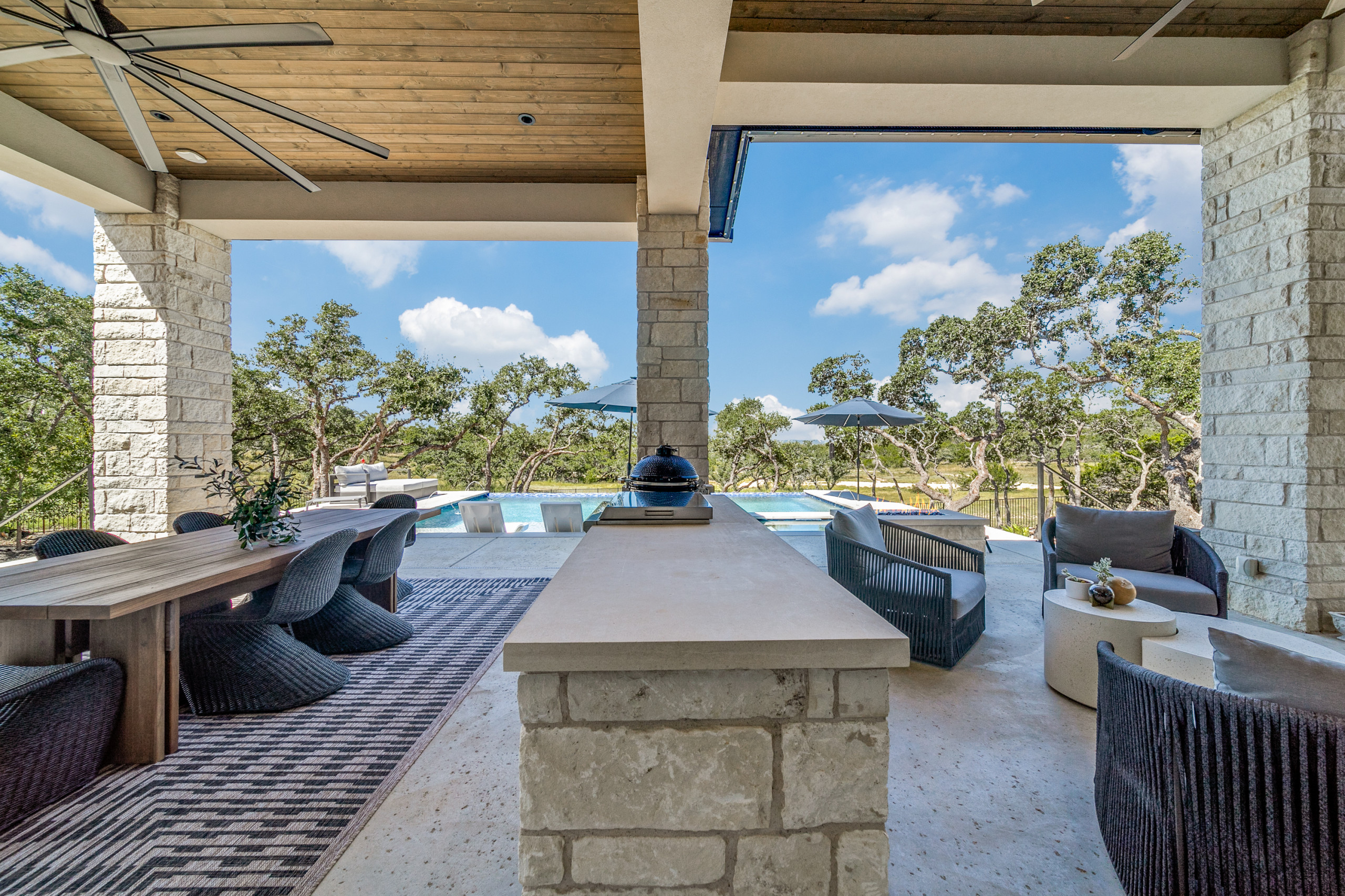 Modern European: 3,830 ft², 4 BR/3 BA/1 ST