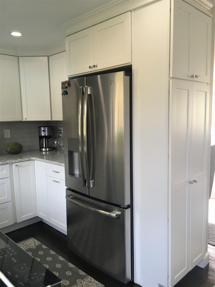 Example of a small transitional u-shaped dark wood floor and brown floor eat-in kitchen design in Boston with an undermount sink, shaker cabinets, white cabinets, quartz countertops, gray backsplash, subway tile backsplash, stainless steel appliances and gray countertops