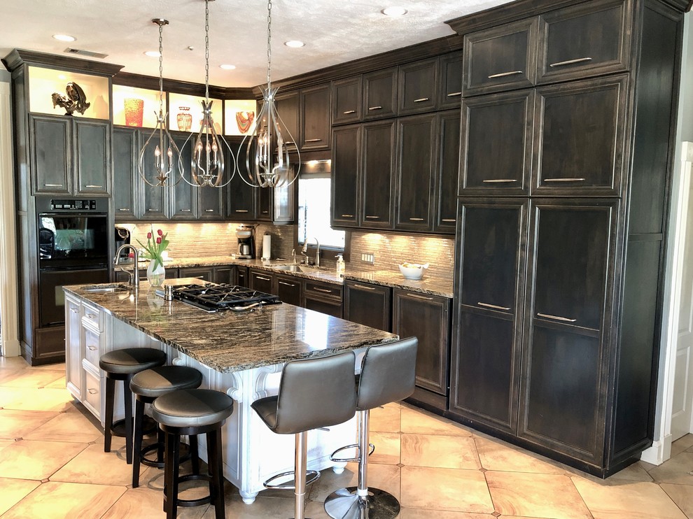 Kitchen - transitional kitchen idea in Jackson