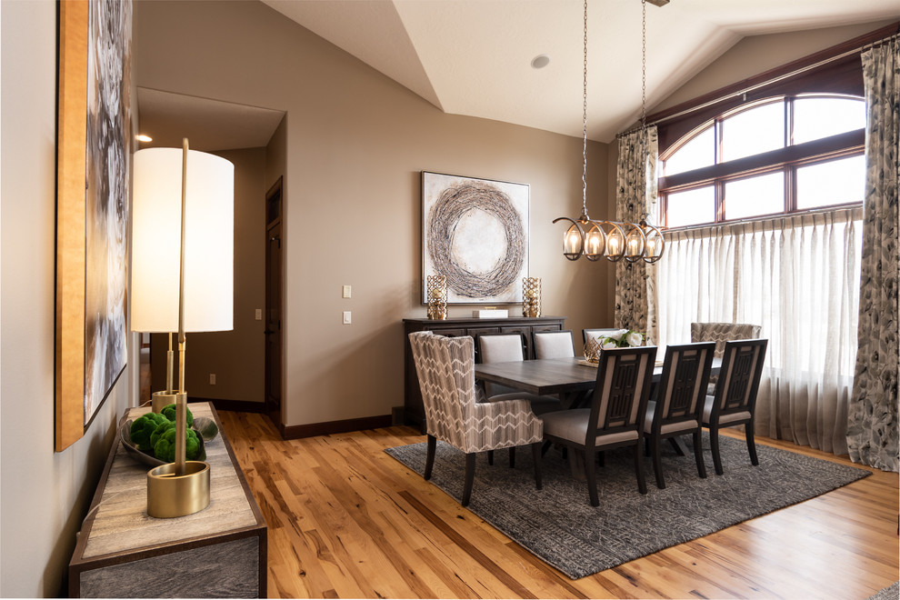 Dining room - transitional dining room idea