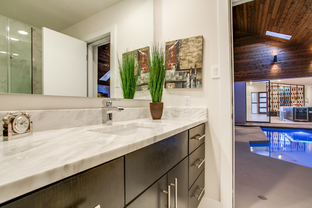 Over Downs modern-badezimmer