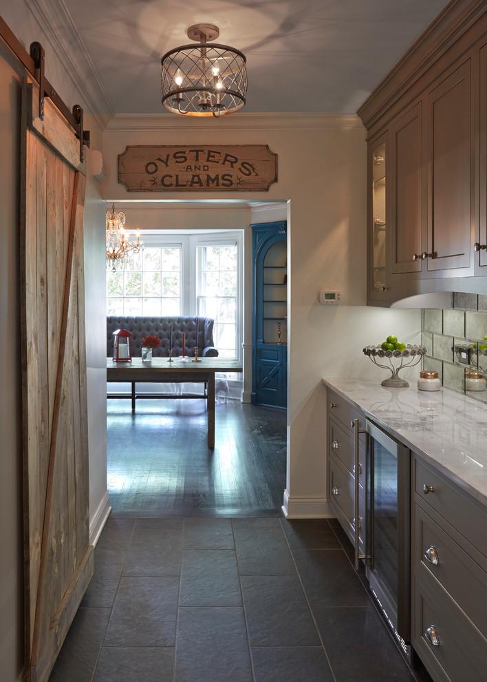 Large transitional home design photo in Chicago
