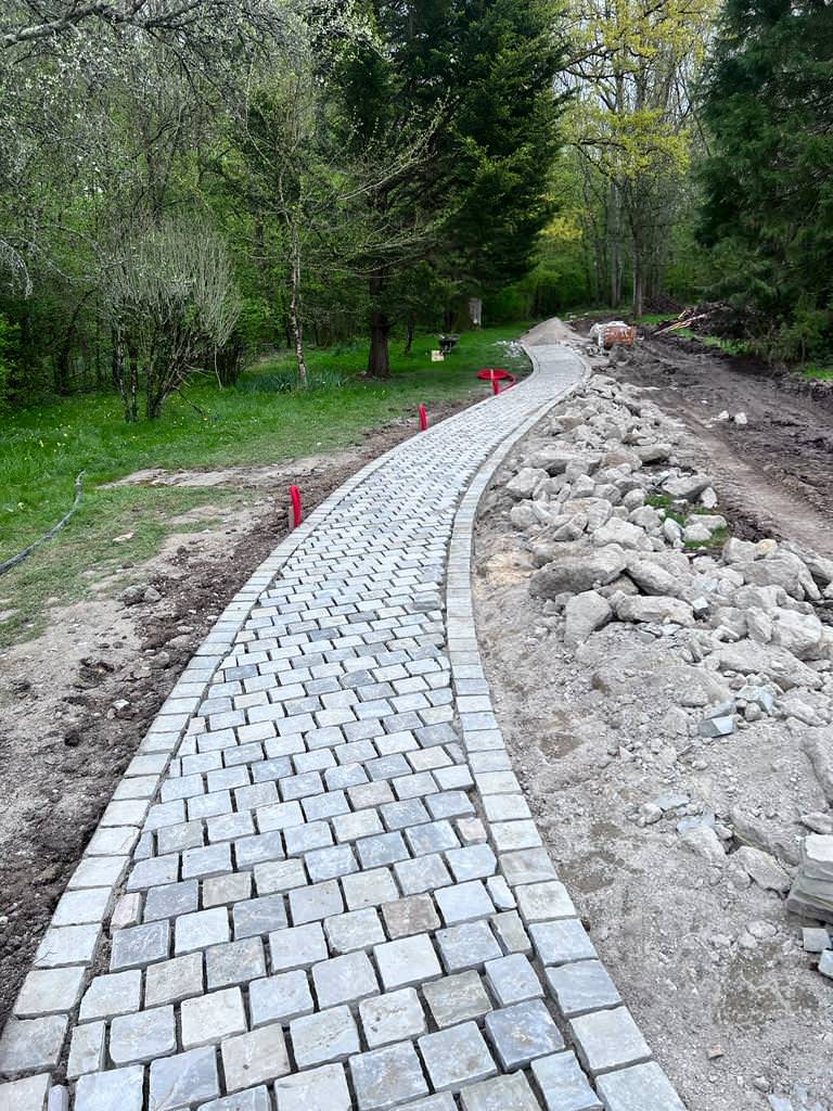 Pavage Parisien d'un chemin d'acces au Chateau en region parisienne