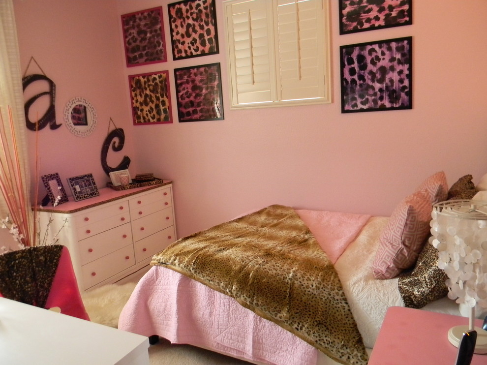 Design ideas for a small transitional bedroom in Other with pink walls and carpet.