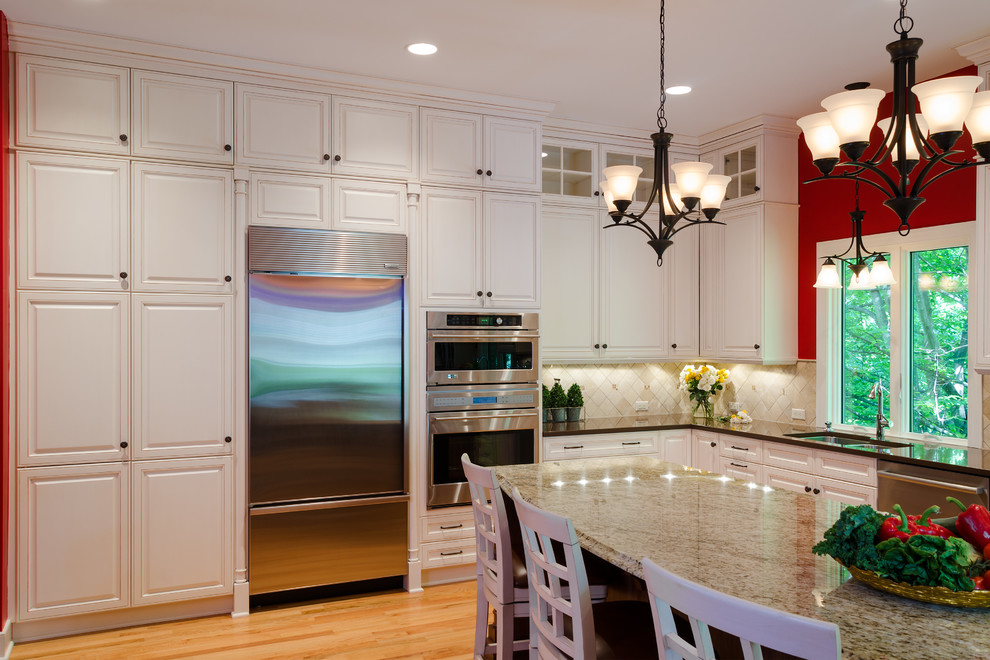Kitchen - transitional kitchen idea in Richmond