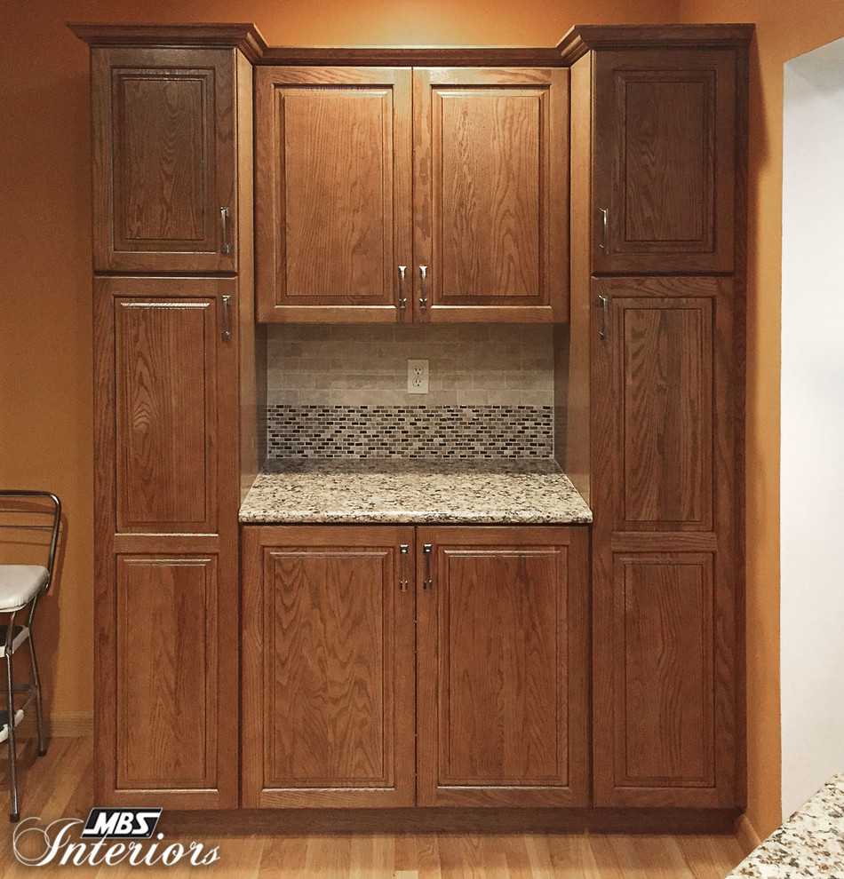 Small transitional light wood floor home design photo with an undermount sink, medium tone wood cabinets, quartz countertops, gray backsplash, stone tile backsplash, stainless steel appliances and no island