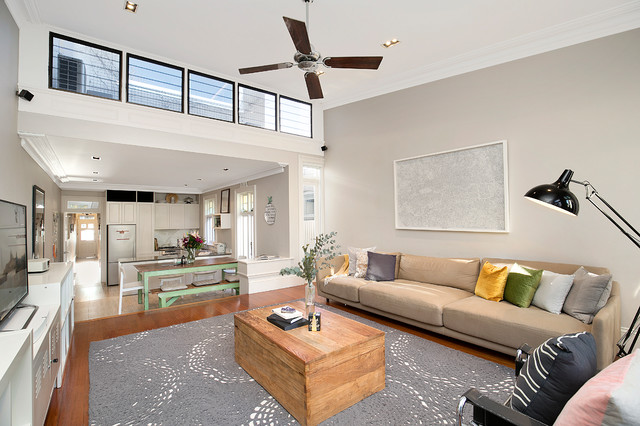 Spacious Annandale Home nyklassisk-vardagsrum